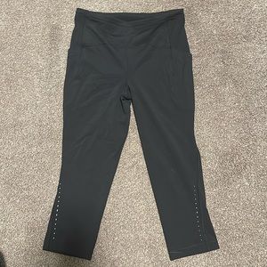 Lululemon black 7/8 leggings with pockets